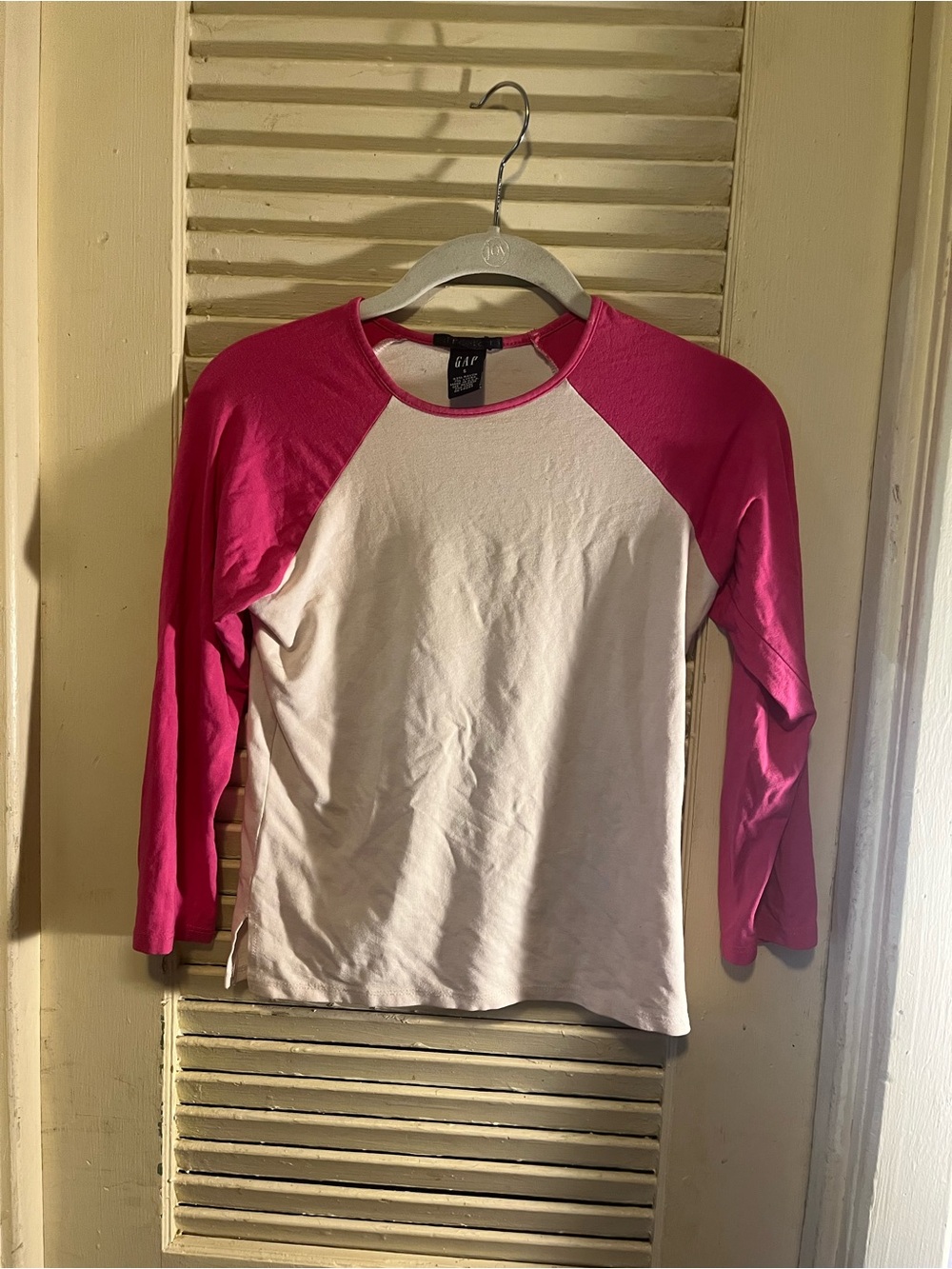GAP Women's White Crewneck Raglan Top with Hot Pink Sleeves